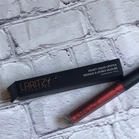 Laritzy Velvet Liquid Lipstick in color Legend New! - Picture 5 of 9